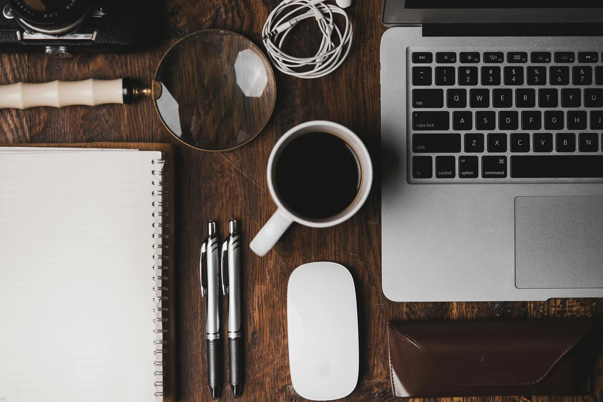 Coffee cup and laptop on a desk for tipping guides and etiquette articles